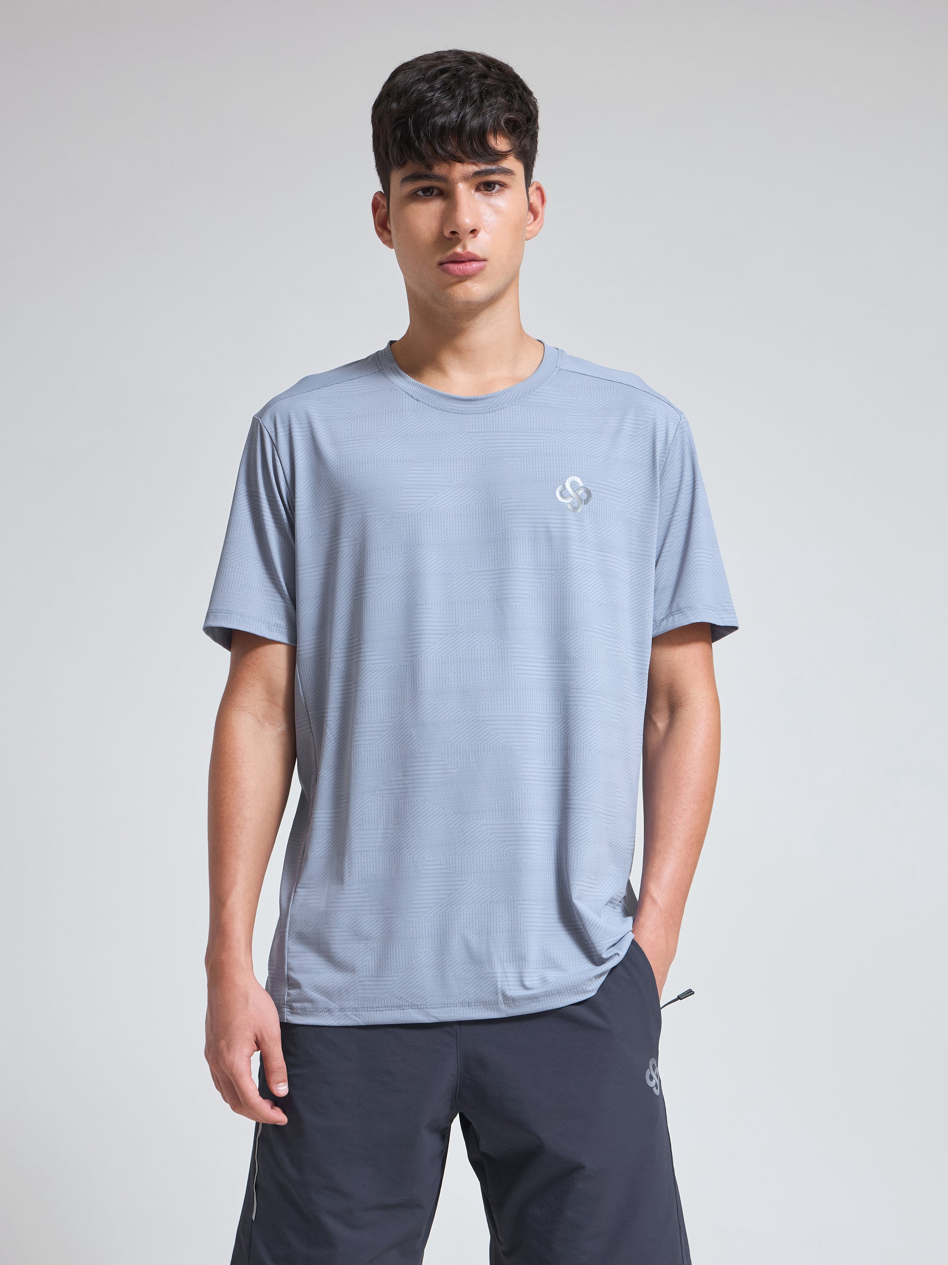 Man wearing Infinito’s sweat-wicking, lightweight performance tee engineered for everyday comfort and active movement