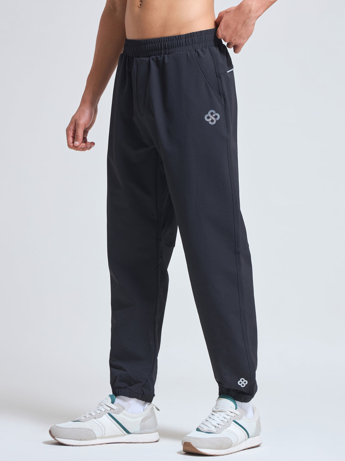 Infinito’s WeatherPro Windproof & Water-Repellent Casual Pants, engineered for durability, all-weather protection, and performance-driven comfort