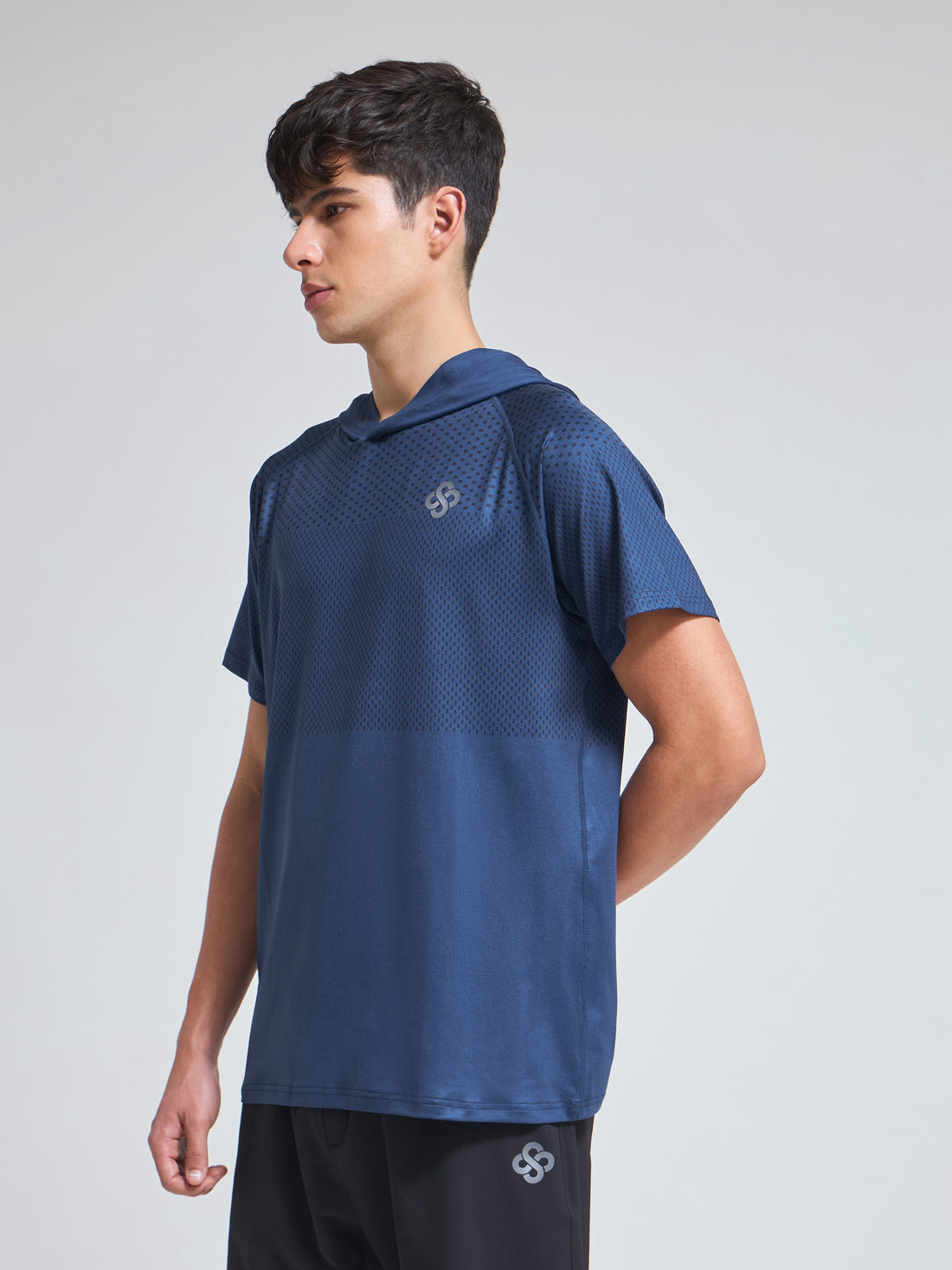 Man wearing Infinito’s SportTec Hoodie T-Shirt, a breathable hybrid workout tee designed for all-weather performance and street-to-gym versatility