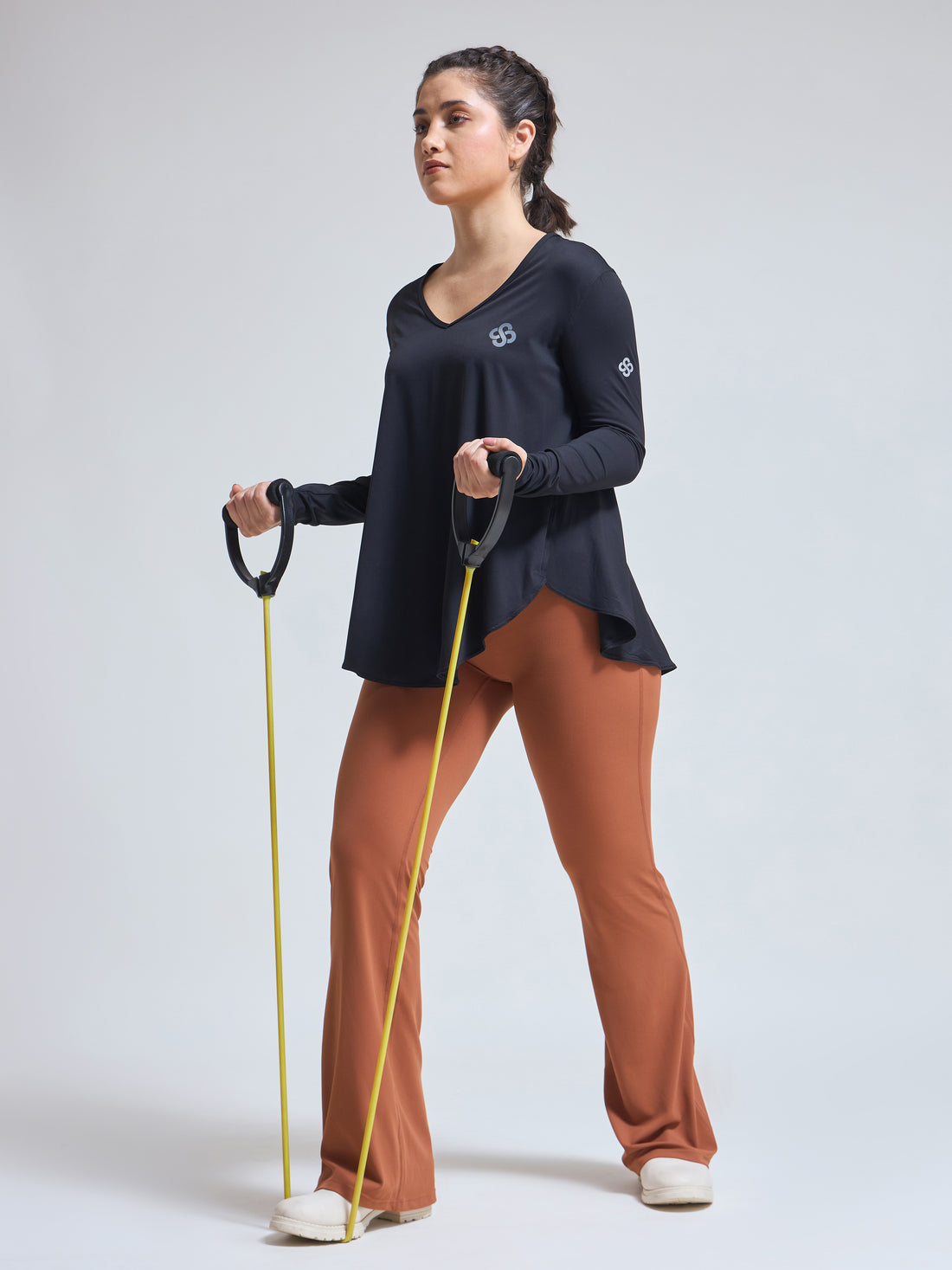 Woman wearing Infinito’s EasyBreezy Oversized T-Shirt, featuring a flowy silhouette and ultra-light fabric for breathable, all-day active comfort