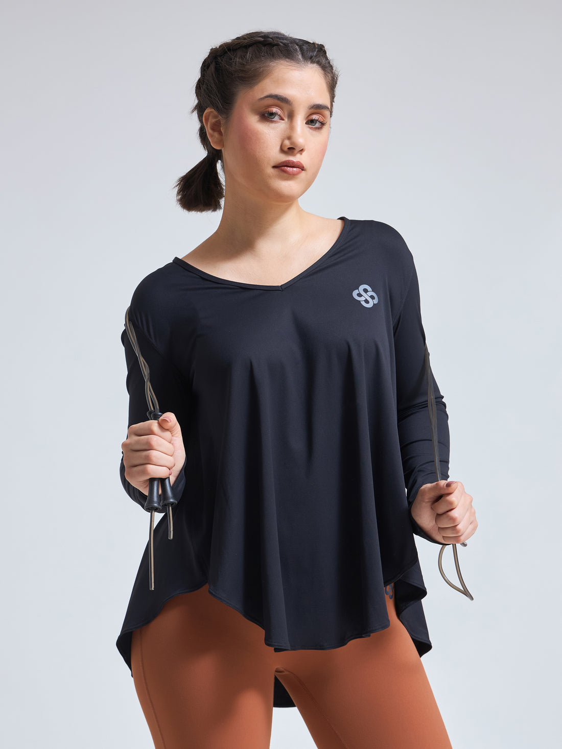 Woman wearing Infinito’s EasyBreezy Oversized T-Shirt, featuring a flowy silhouette and ultra-light fabric for breathable, all-day active comfort