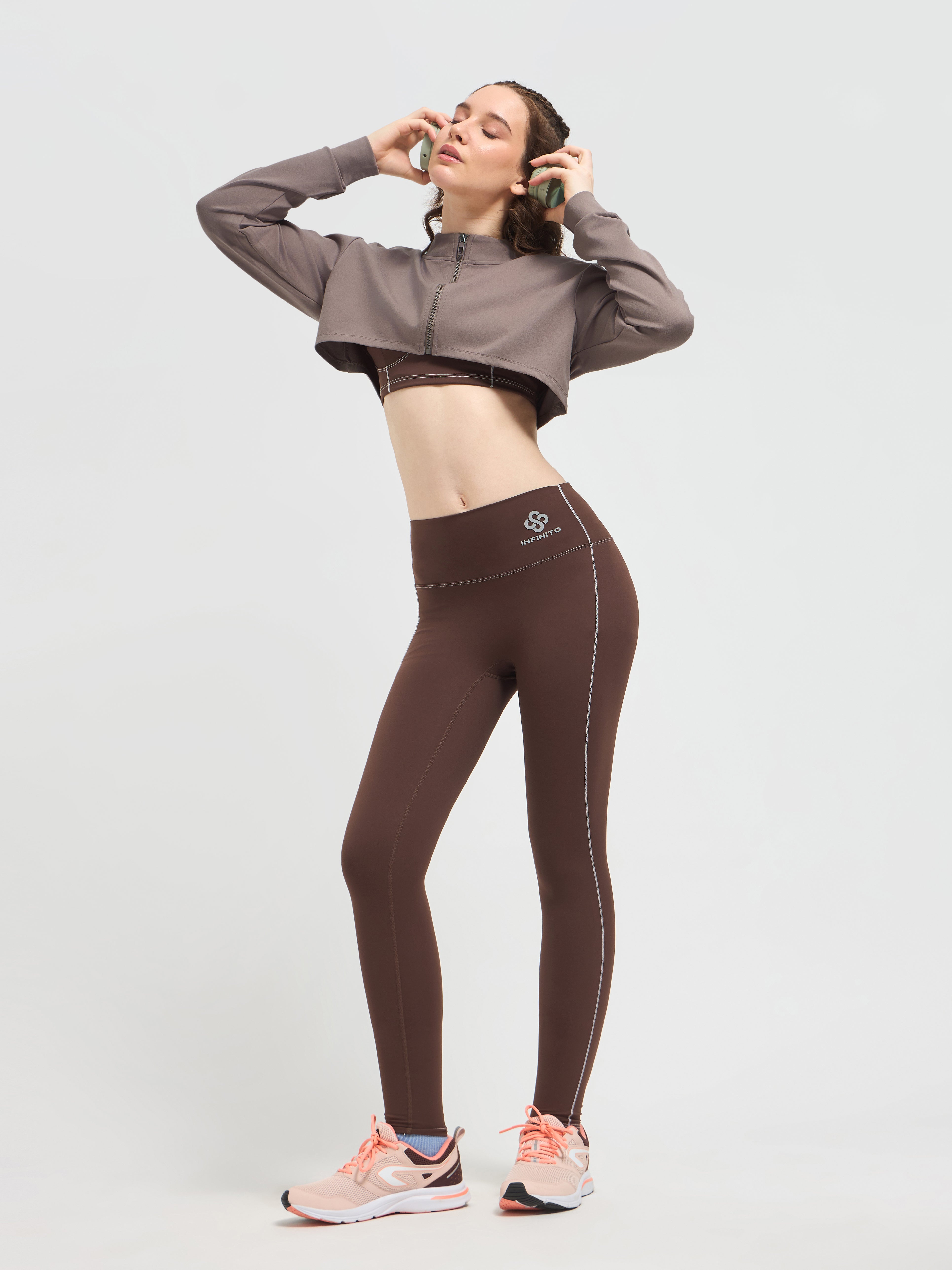SwiftForm Super Cropped Jacket – High-End Activewear for Women