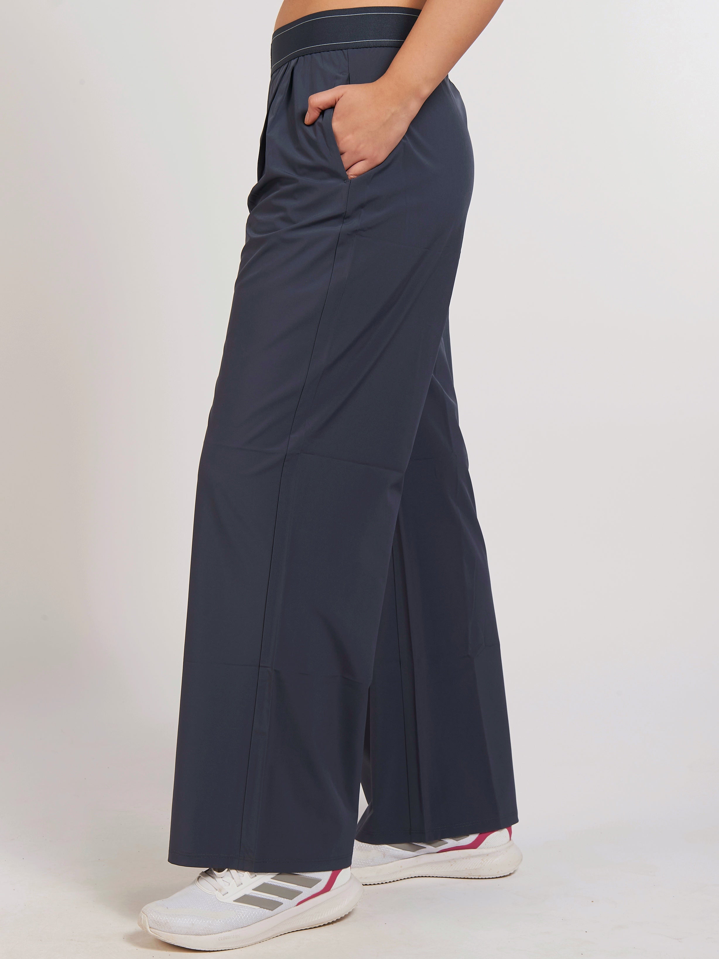 AeroLeg Straight-Leg Training Pants