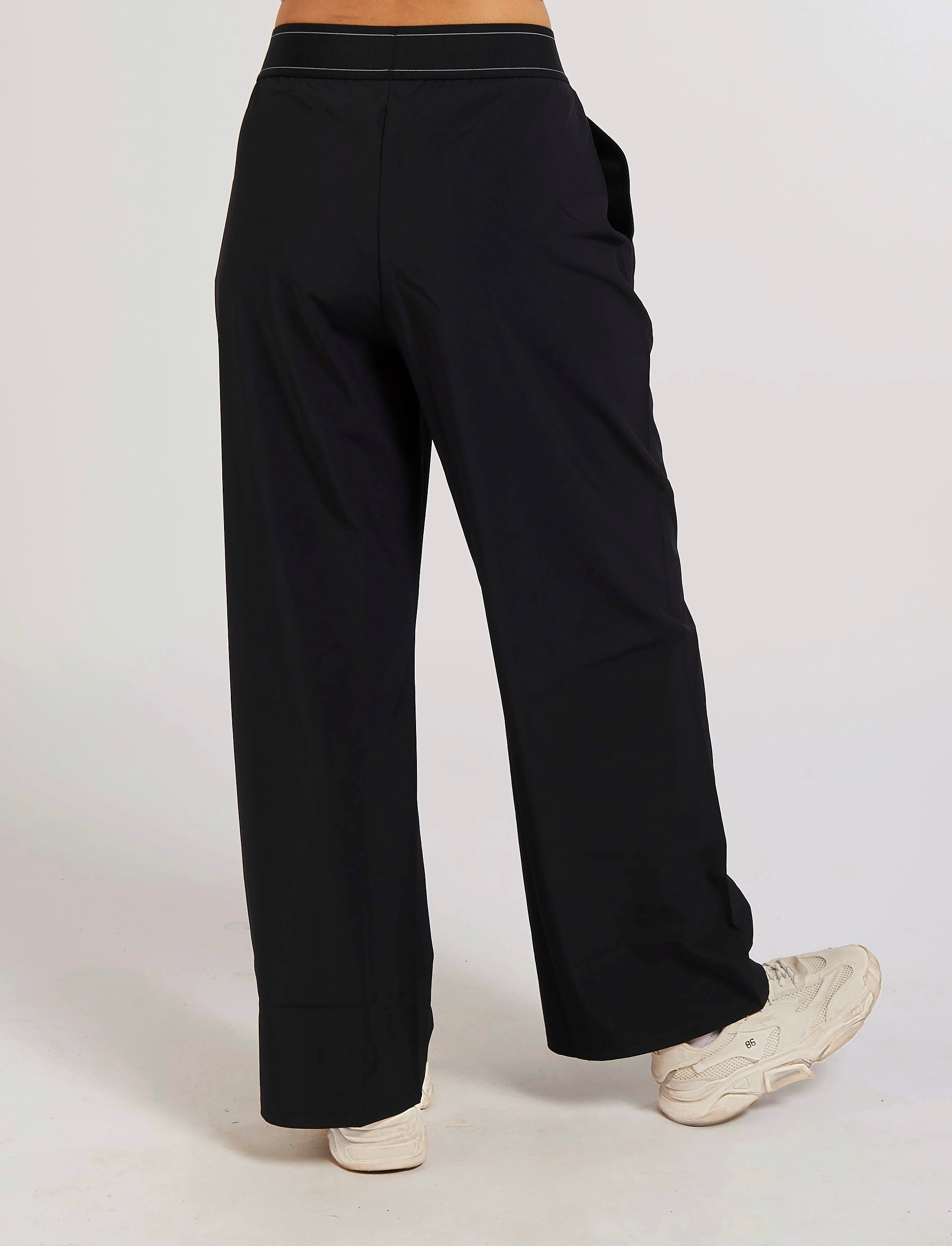 AeroLeg Straight-Leg Training Pants