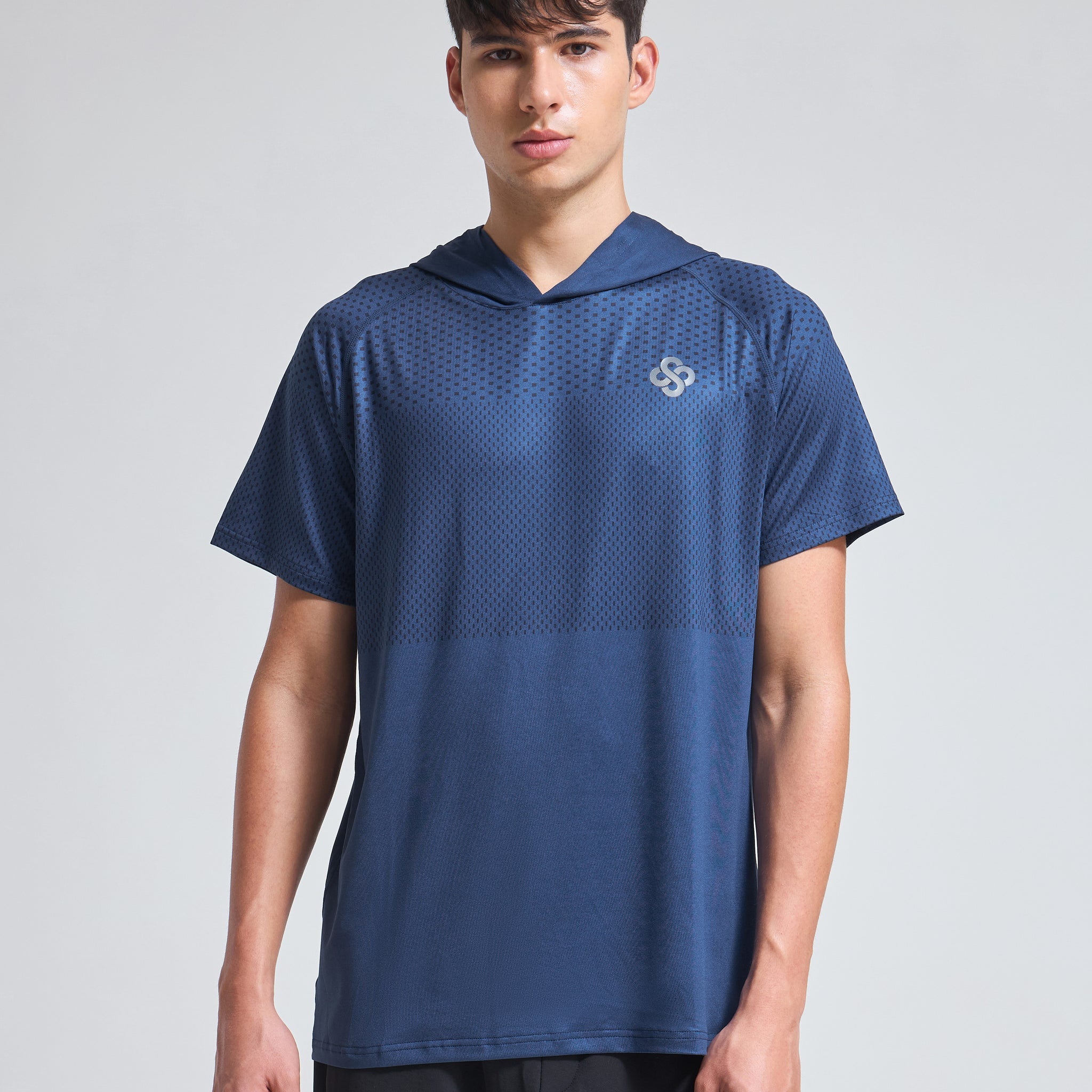 Man wearing Infinito’s SportTec Hoodie T-Shirt, a breathable hybrid workout tee designed for all-weather performance and street-to-gym versatility