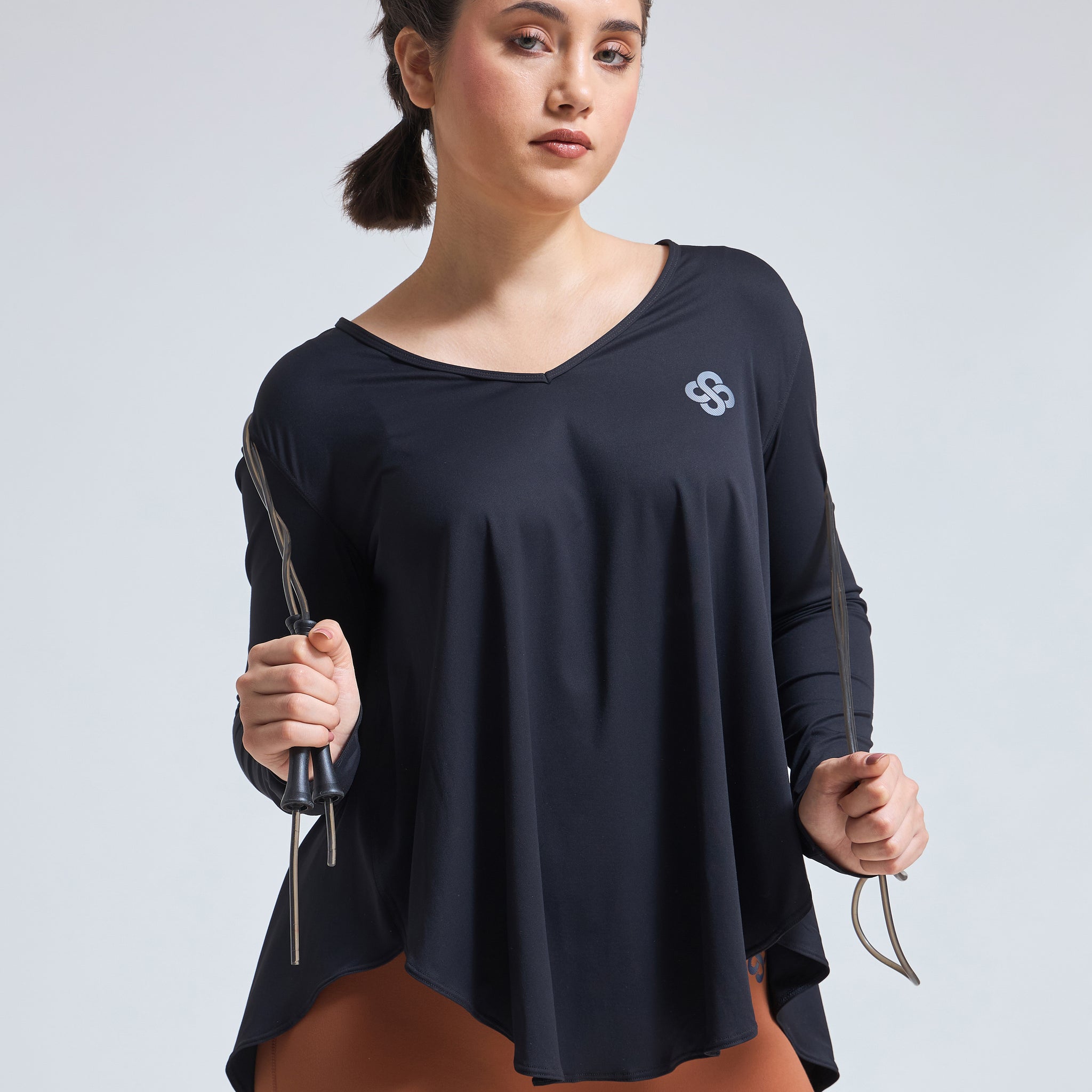 Woman wearing Infinito’s EasyBreezy Oversized T-Shirt, featuring a flowy silhouette and ultra-light fabric for breathable, all-day active comfort