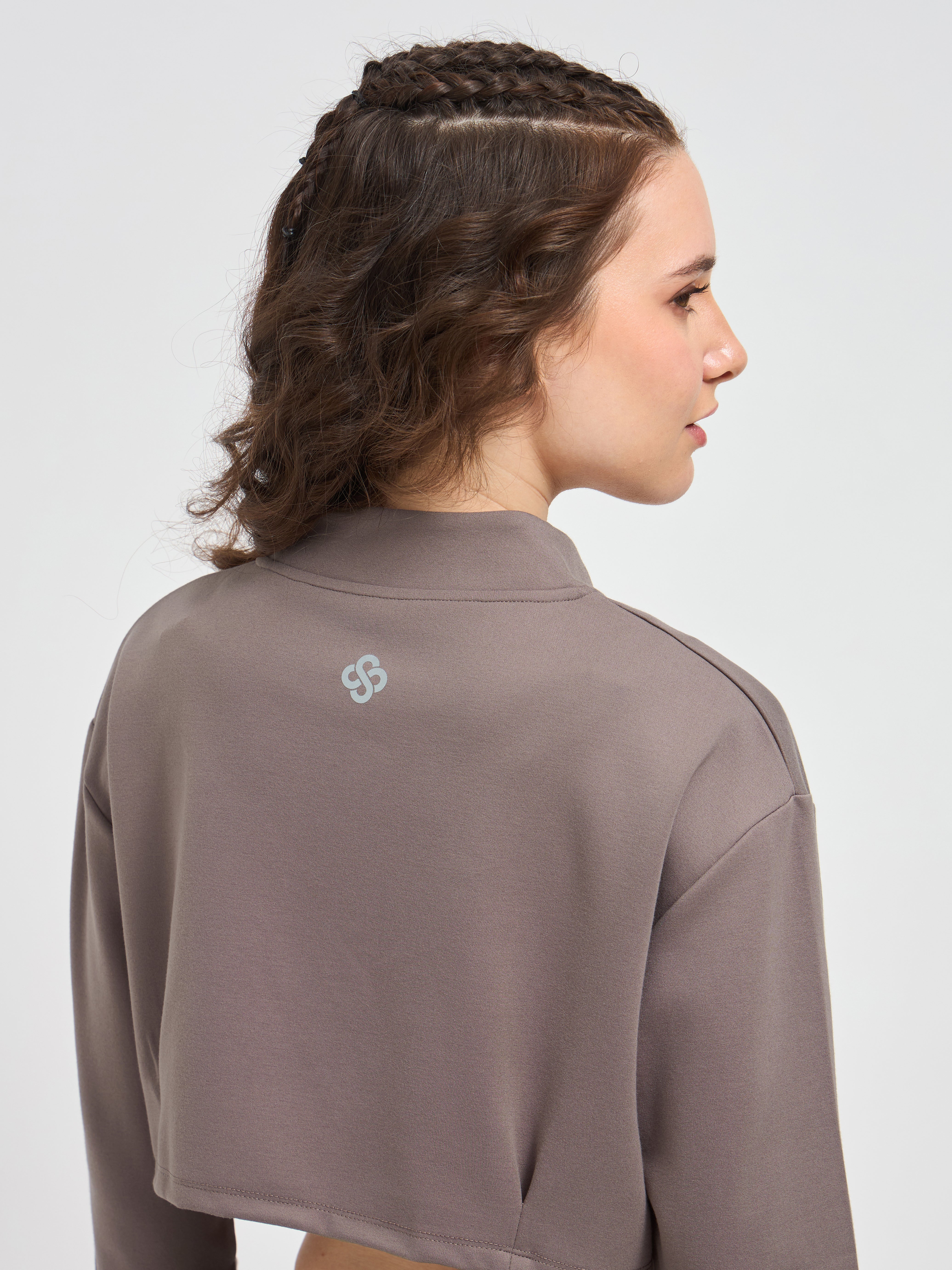 SwiftForm Super Cropped Jacket – High-End Activewear for Women