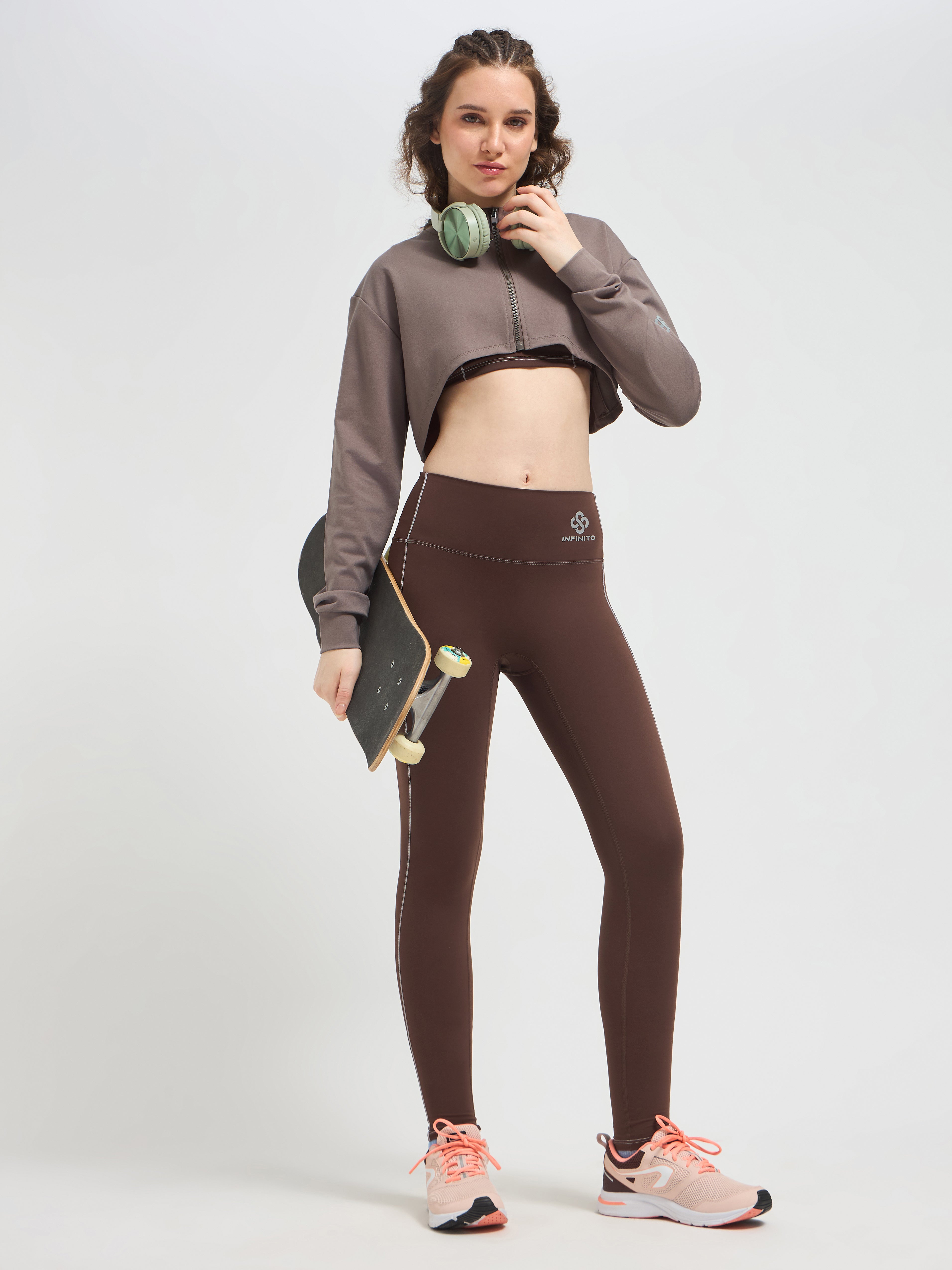 SwiftForm Super Cropped Jacket – High-End Activewear for Women